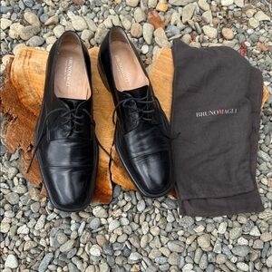 Bruno Magli Men's Classic Black leather Oxfords